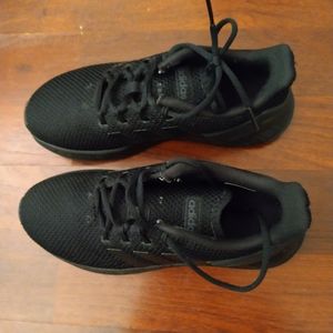 Boys adidas in excellent condition size 4